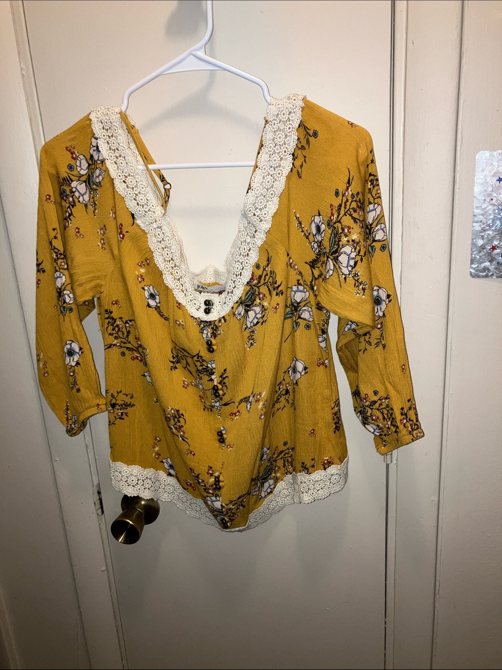Jolt Mustard Floral Lace-Trim V-Neck Off Shoulder Cropped Blouse M